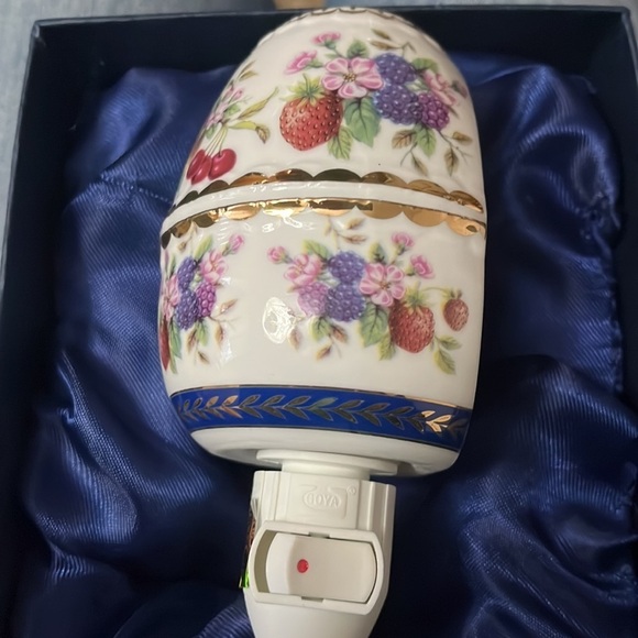 NWT Sorelle Fine Porcelain Boxed Nightlight Fruit Art - Picture 2 of 9